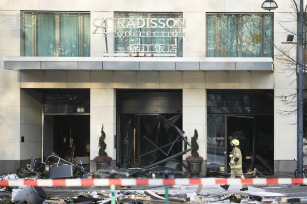 Huge Berlin aquarium bursts, unleashing flood of devastation